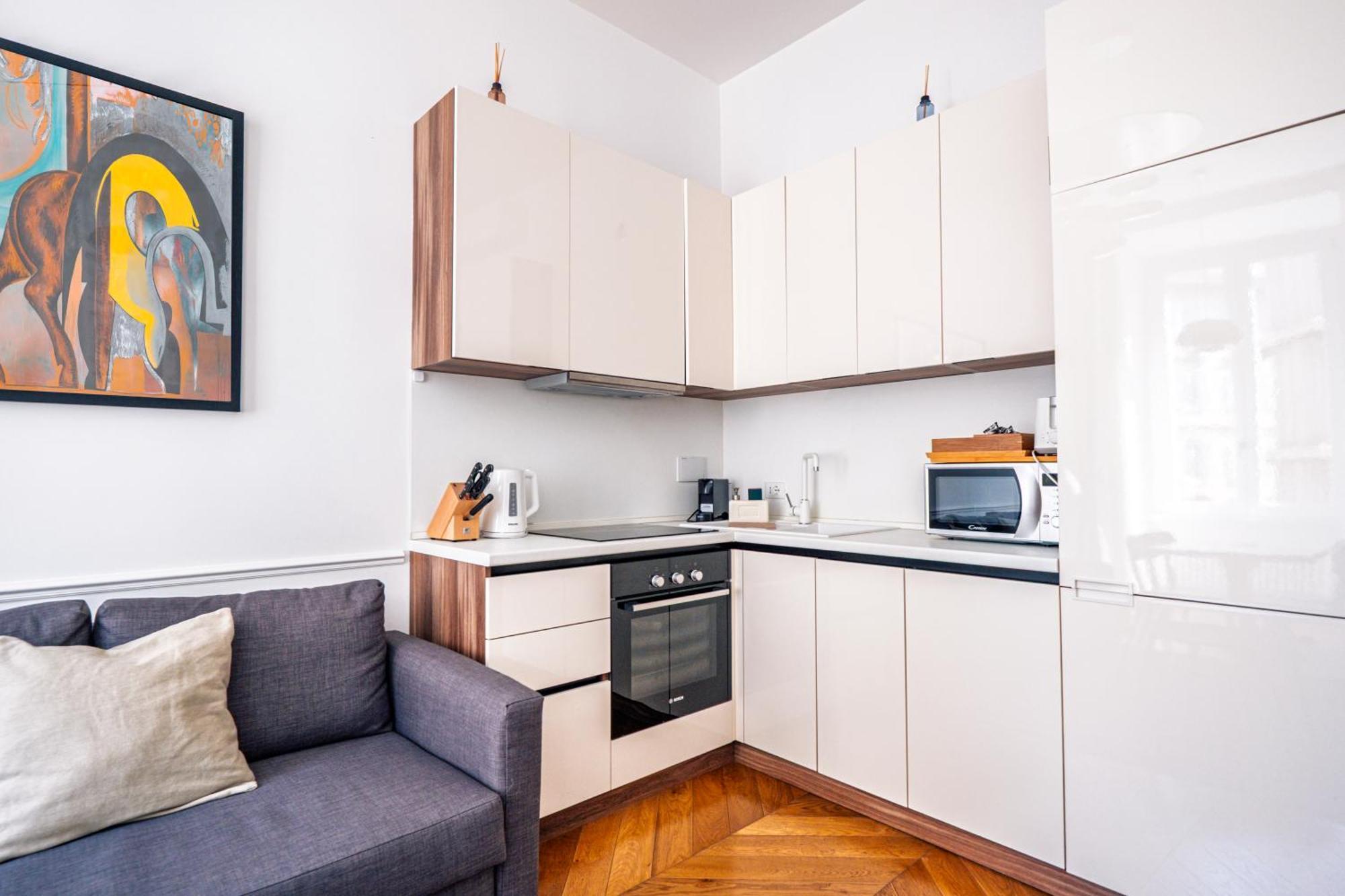 Stylish 1br, 2bath Castel Sant'angelo 6a Apartment