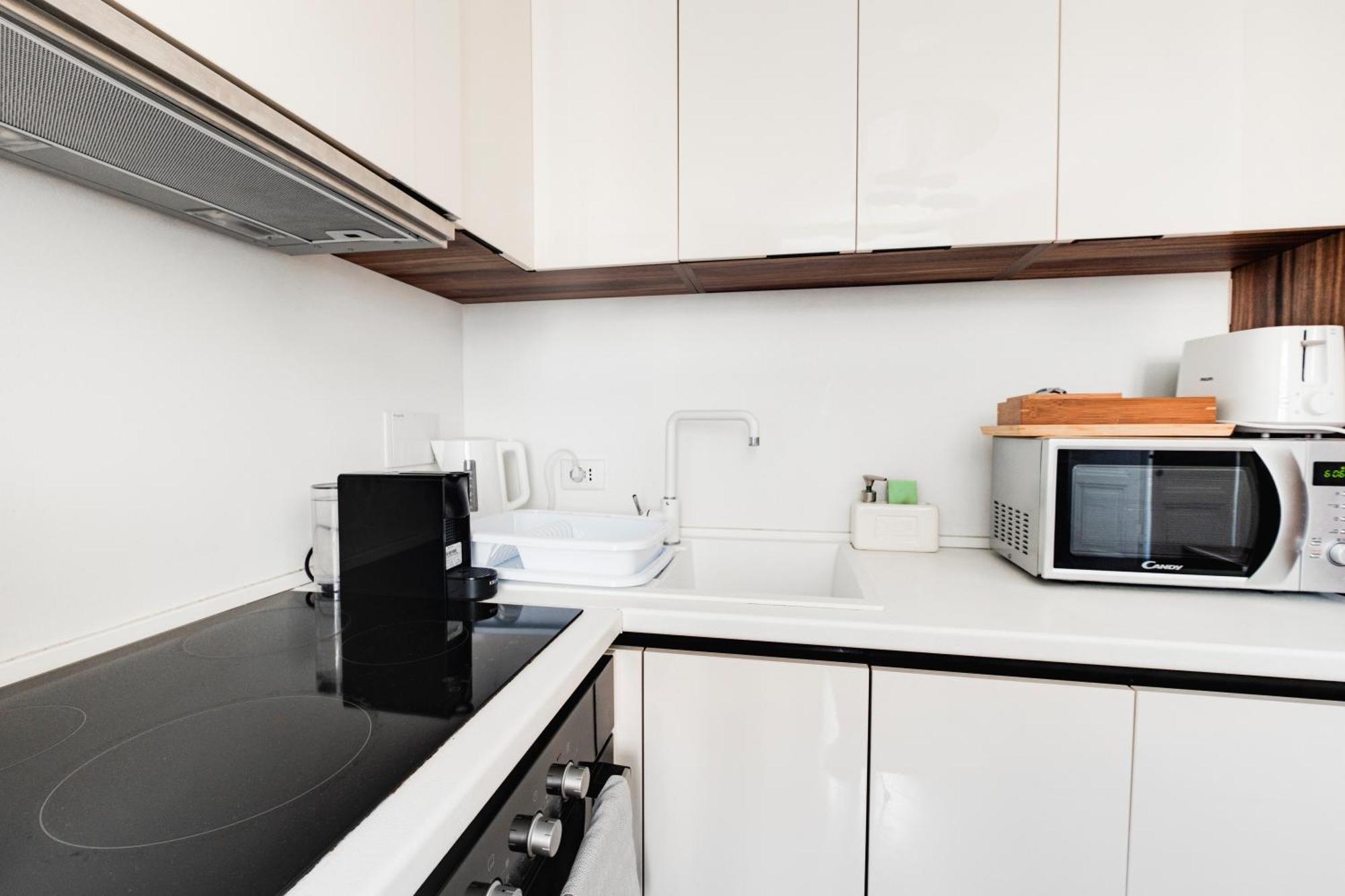 Stylish 1br, 2bath Castel Sant'angelo 6a