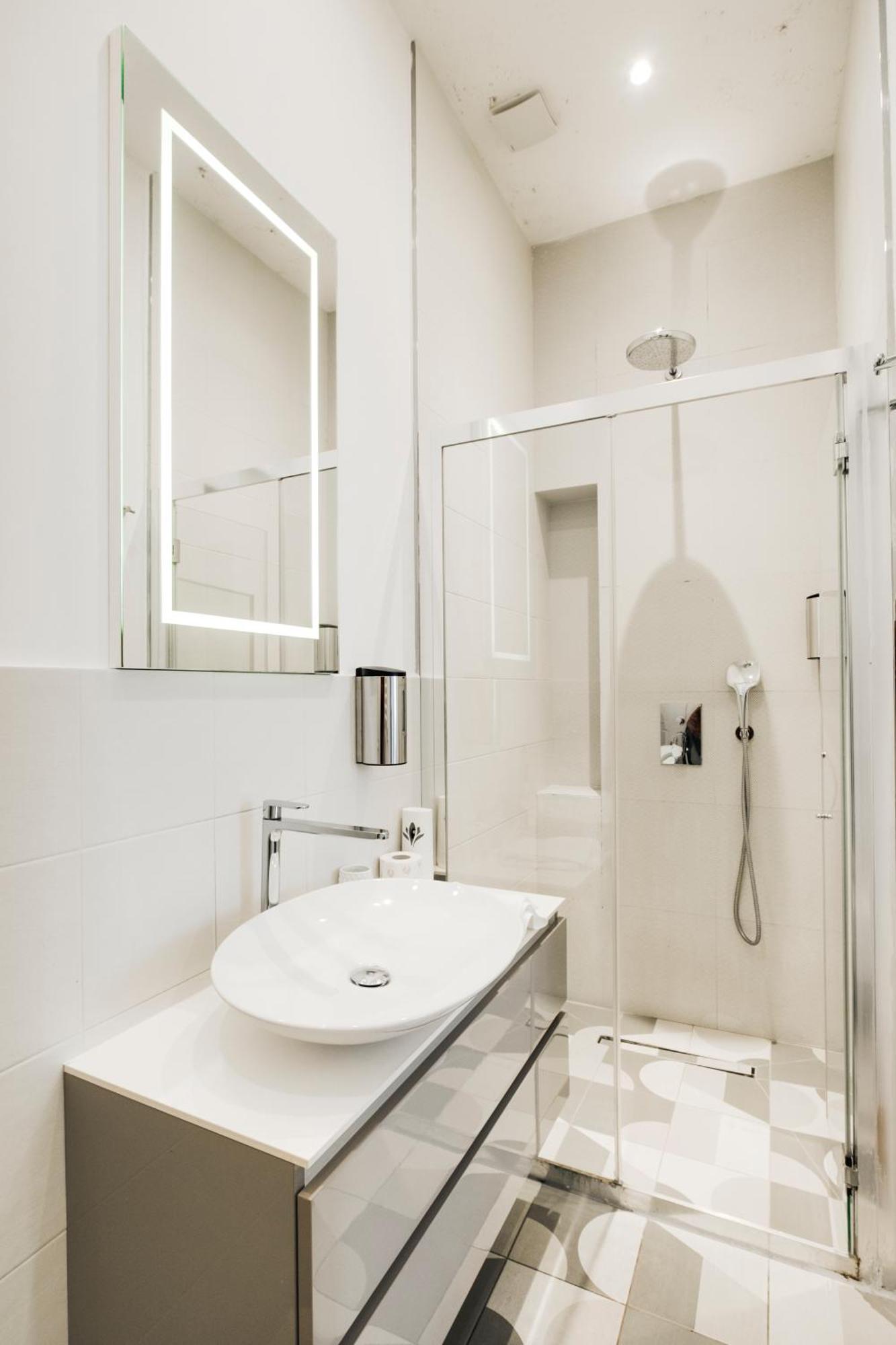 Apartment Stylish 1br, 2bath Castel Sant'angelo 6a